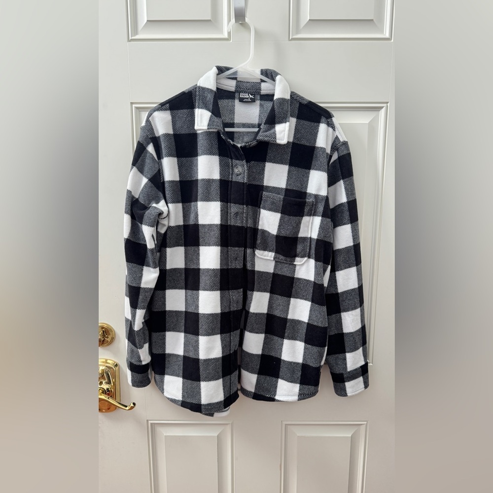 Eddie Bauer Women's Soft Microfleece Button-Up Shirt | Black/White | Medium.